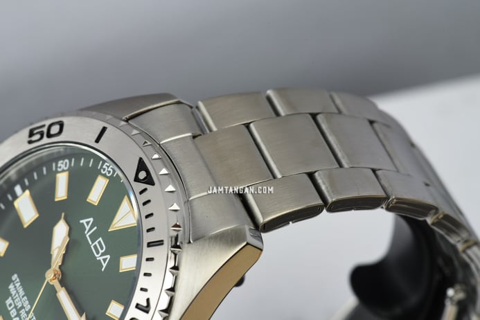 Alba Active AS9Q41X1 Men Green Dial Stainless Steel Strap