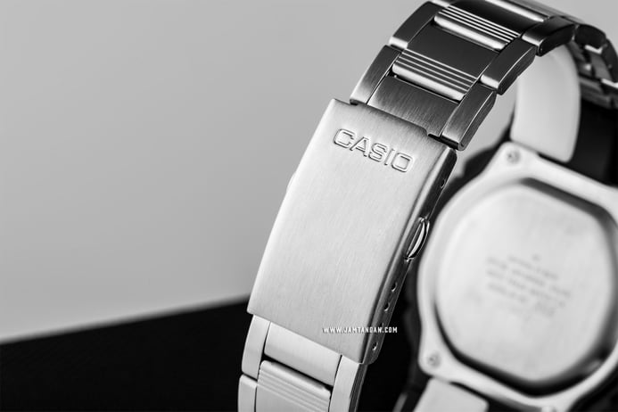 Casio AE-2100WD-1AVDF Water Resistant 200M Stainless Steel Band