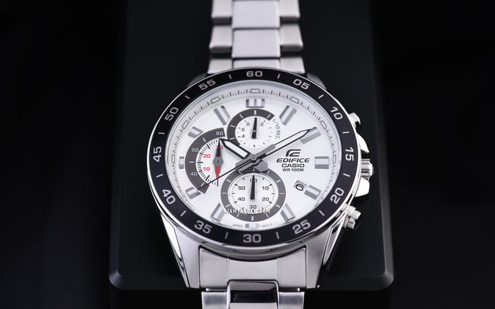Casio Edifice EFV-550D-7AVUDF Chronograph Men Silver Dial Stainless Steel Band