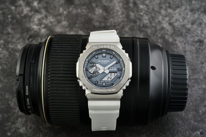 Casio G-Shock X ITZY GM-2100WS-7ADR CasiOak Seasonal Collection Sparkle Of Winter White Resin Band