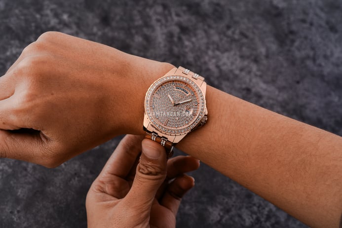 Guess Lady Comet GW0254L3 Rose Gold Dial Rose Gold Stainless Steel Strap