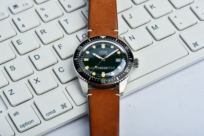 Oris Divers 01-733-7720-4057-07-5-21-45 Sixty-Five Green Dial Brown Leather Strap