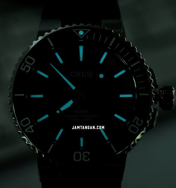 Oris Aquis 01-733-7730-4135-07-4-24-64EB Date Automatic Diver Blue Dial Black Rubber Strap