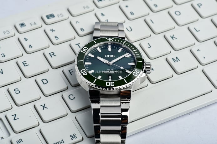 Oris Aquis 01-733-7730-4157-07-8-24-05PEB Date Green Dial Stainless Steel Strap