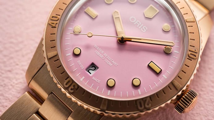 Oris Divers Sixty-Five 01-733-7771-3158-07-8-19-15 Cotton Candy L. Pink Dial R. Gold St.Steel Strap