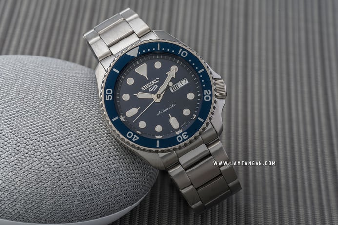 Seiko 5 Sports SRPD51K1 5KX SKX Sports Style Automatic Blue Dial Stainless Steel Strap