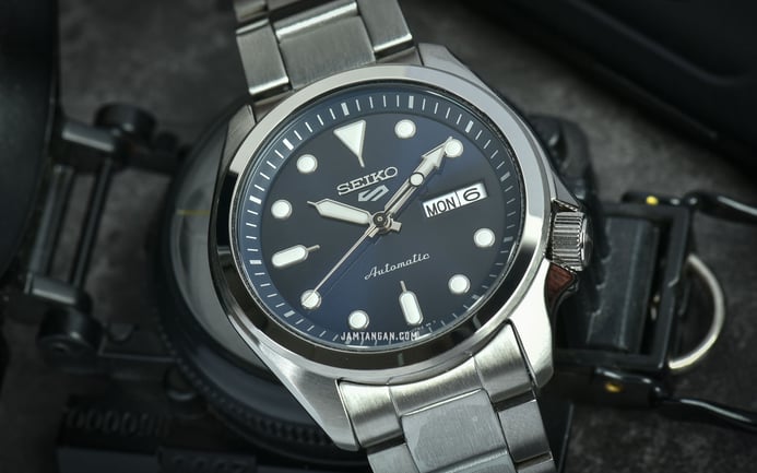 Seiko 5 Sports SRPE53K1 SKX Sports Style Automatic Blue Dial Stainless Steel Strap