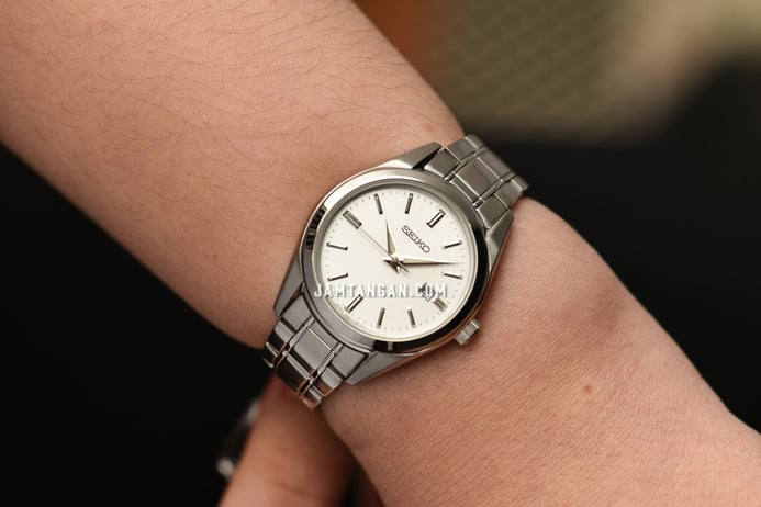 Seiko Classic SUR633P1 Ladies Silver Dial Stainless Steel Strap