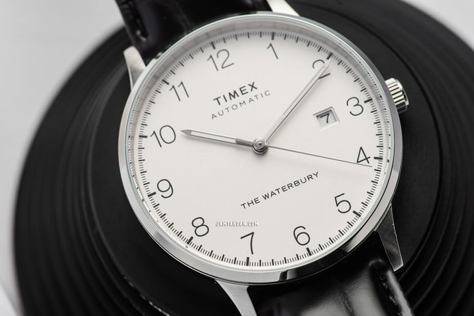 Timex Waterbury TW2T69900 Men Silver Dial Black Leather Strap