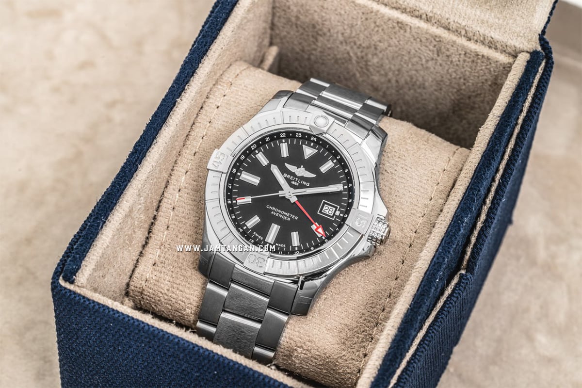 Breitling Avenger Automatic GMT A32397101B1A1.