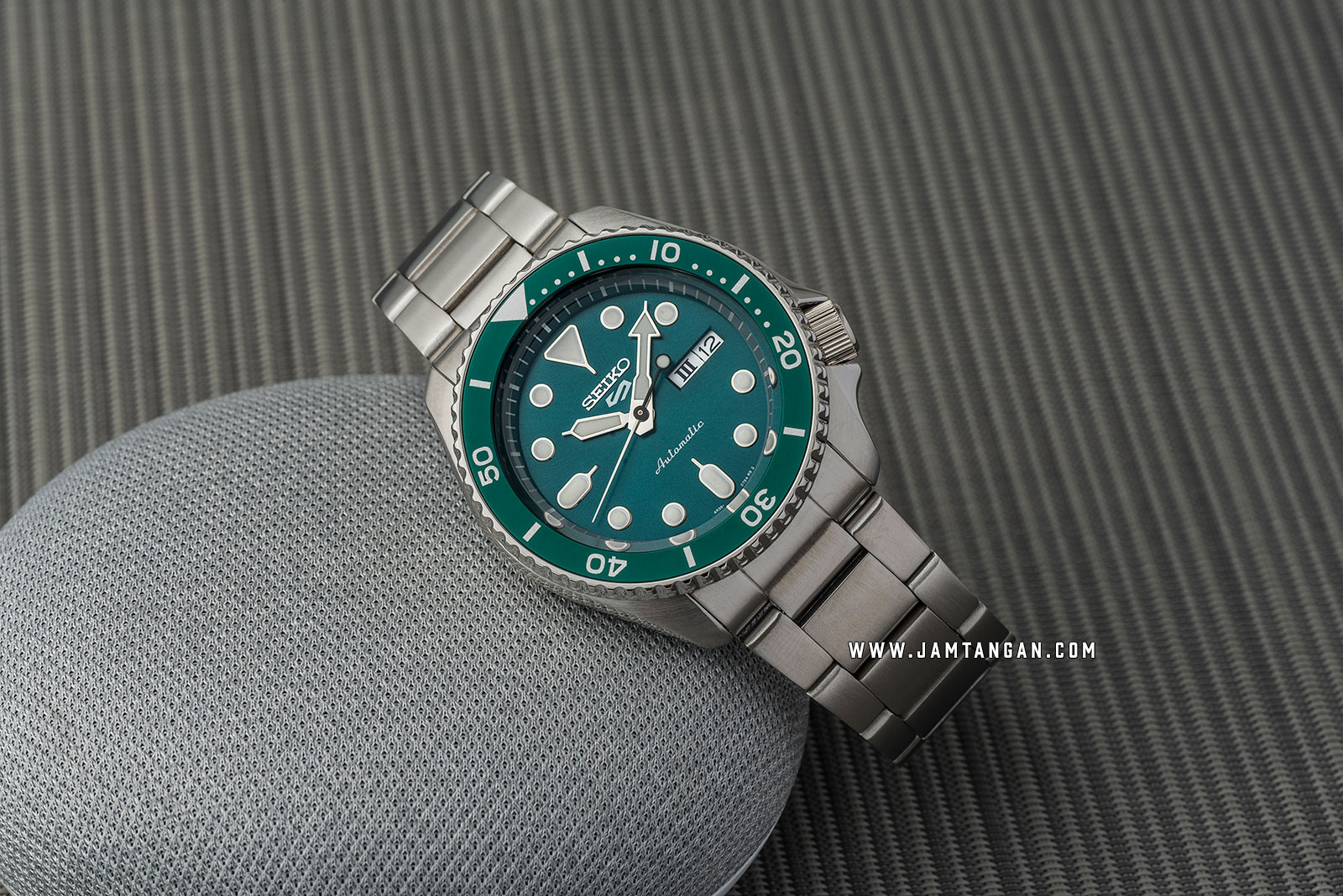 Seiko 5 Sports SRPD61K1 SKX Sports Style Automatic Green Dial Stainless Steel Strap